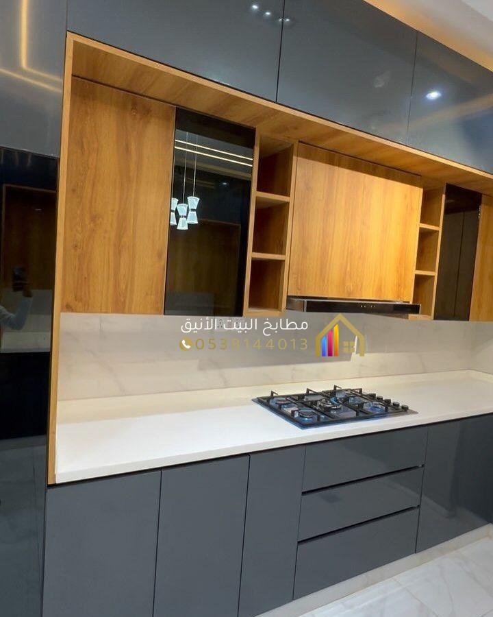 مطبخ مودرن أنيق في منزل بالرياض، تصميم مطبخ عصري بجودة عالية من أفضل محل مطابخ الرياض.