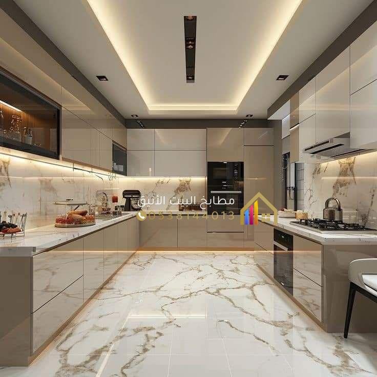 فني تفصيل وتركيب مطابخ الرياض يستخدم أدوات احترافية بدقة عالية